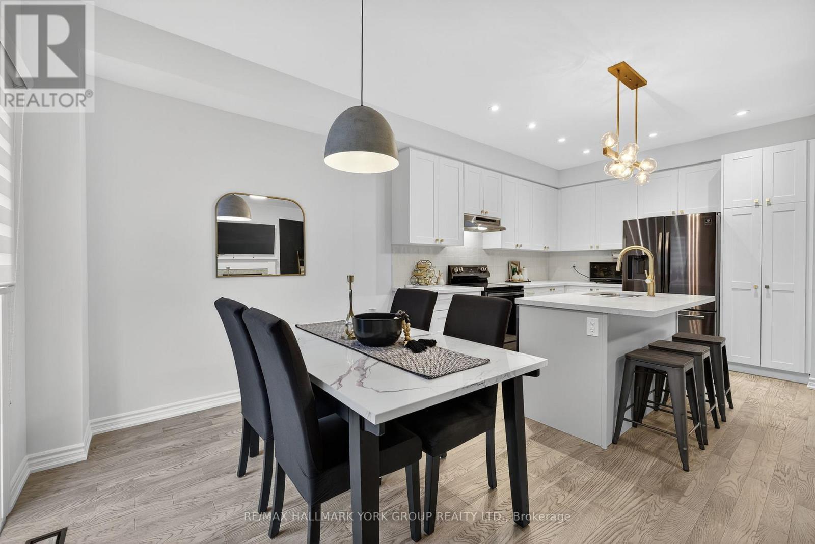 20 Gord Matthews Way, Uxbridge, ON - Indoor