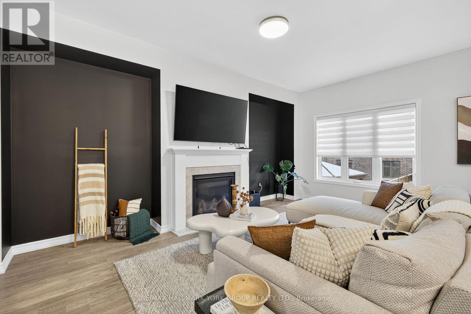 20 Gord Matthews Way, Uxbridge, ON - Indoor Photo Showing Living Room With Fireplace