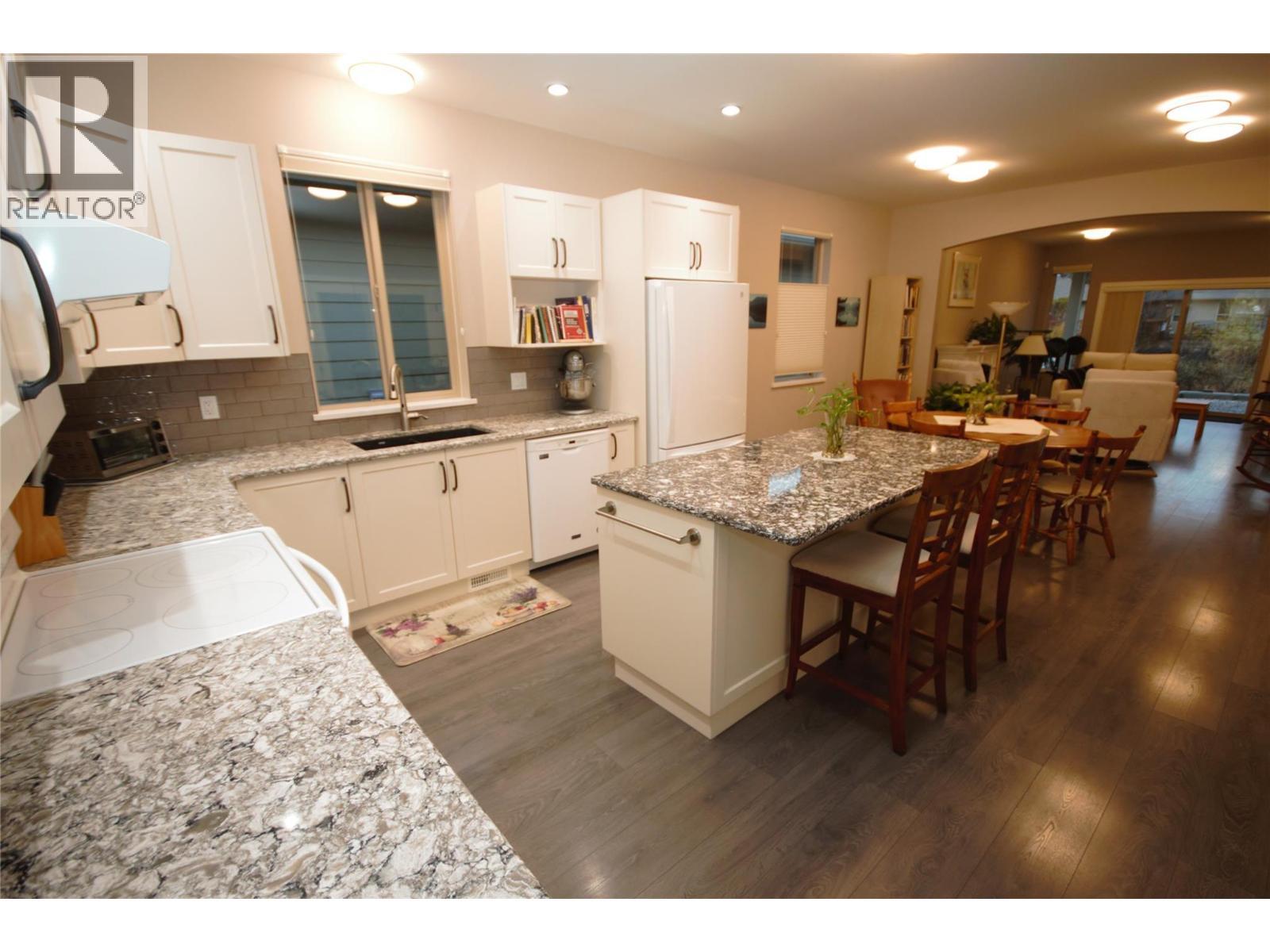 Kitchen - 131 Willows Place, Oliver, BC - Indoor Photo Showing Kitchen