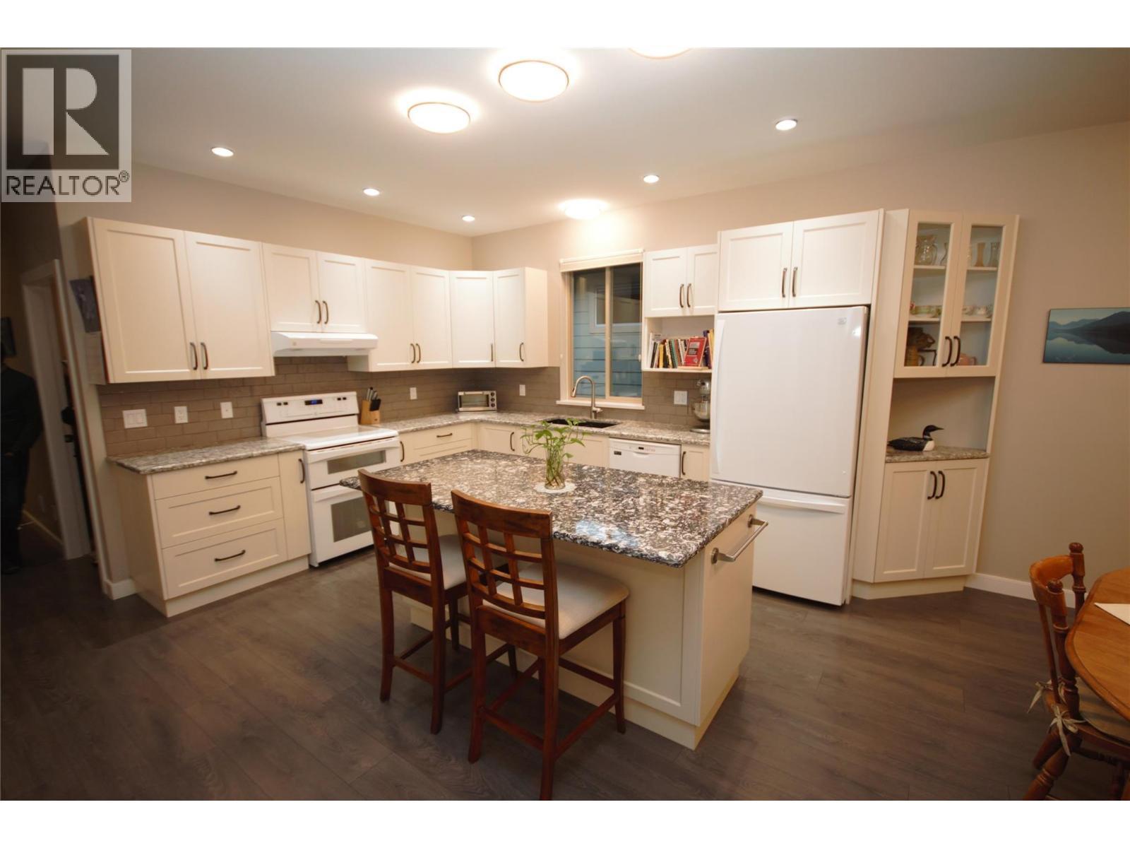 Kitchen - 131 Willows Place, Oliver, BC - Indoor Photo Showing Kitchen With Double Sink