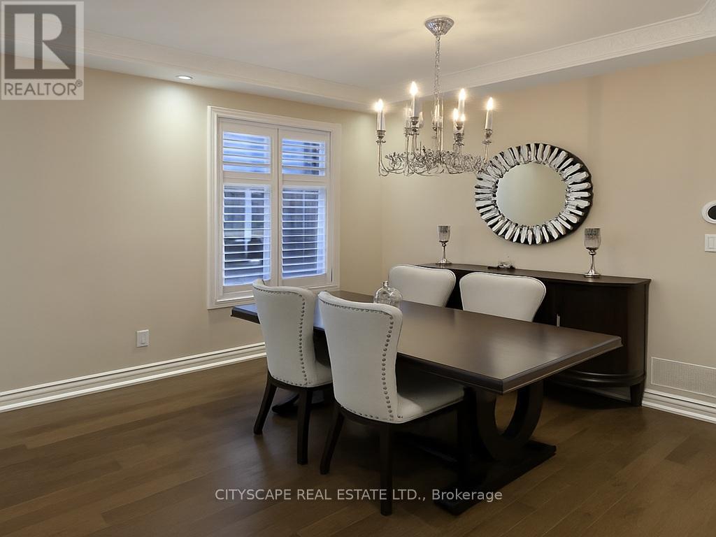 2449 Auckland Drive, Burlington, ON - Indoor Photo Showing Dining Room