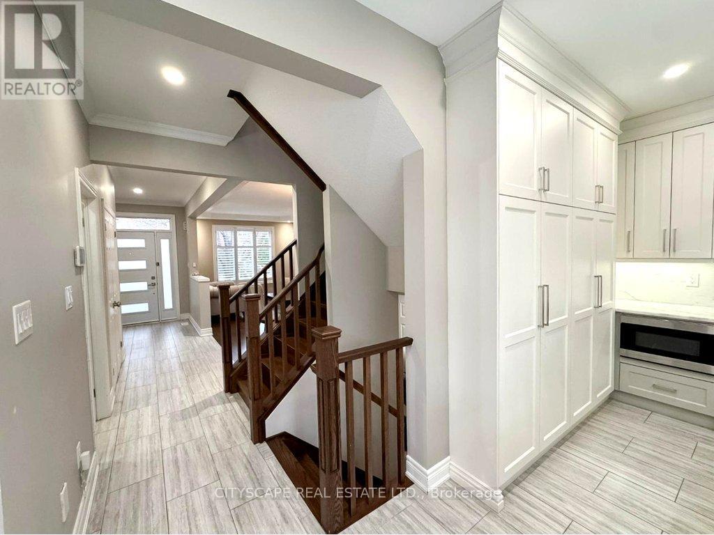 2449 Auckland Drive, Burlington, ON - Indoor Photo Showing Other Room