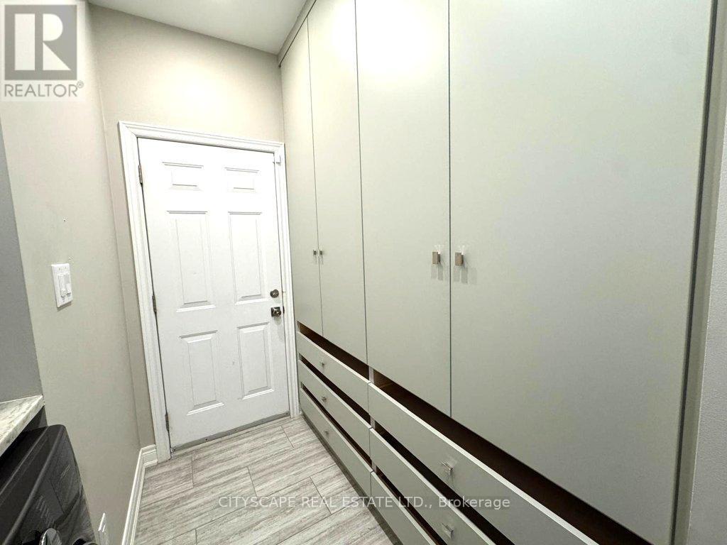 2449 Auckland Drive, Burlington, ON - Indoor Photo Showing Other Room