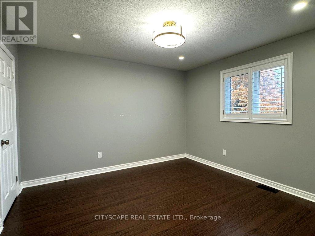 2449 Auckland Drive, Burlington, ON - Indoor Photo Showing Other Room