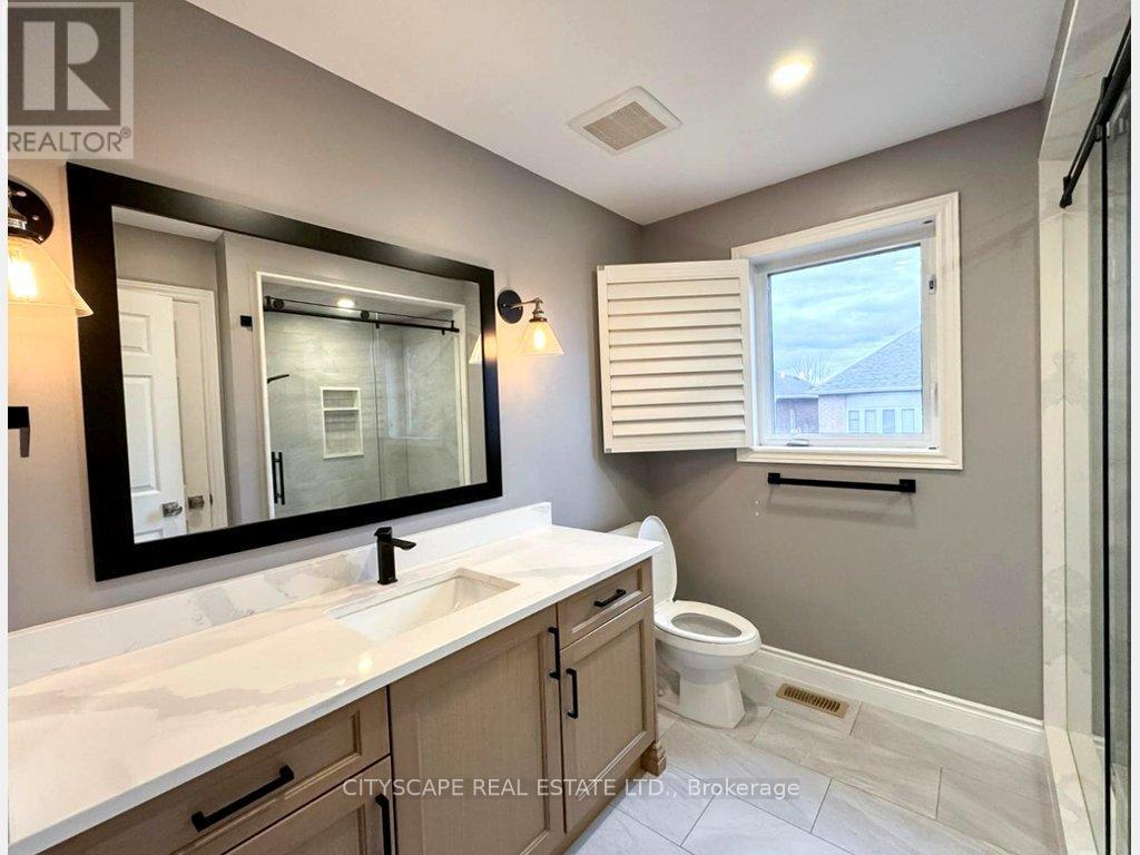 2449 Auckland Drive, Burlington, ON - Indoor Photo Showing Bathroom