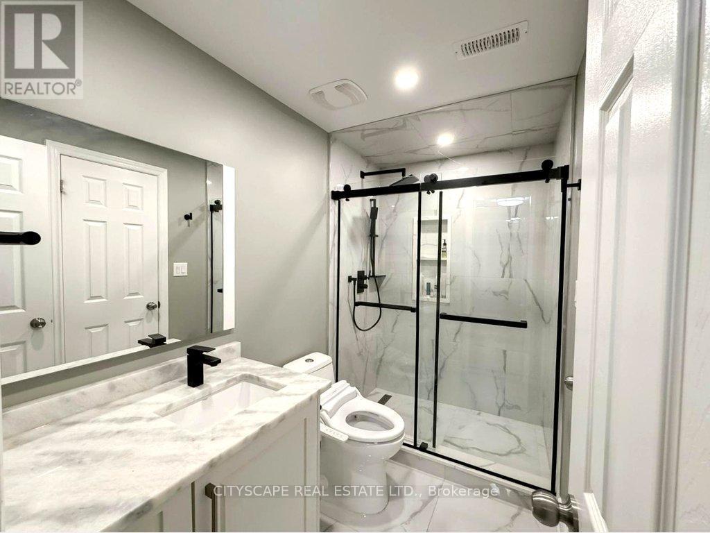 2449 Auckland Drive, Burlington, ON - Indoor Photo Showing Bathroom