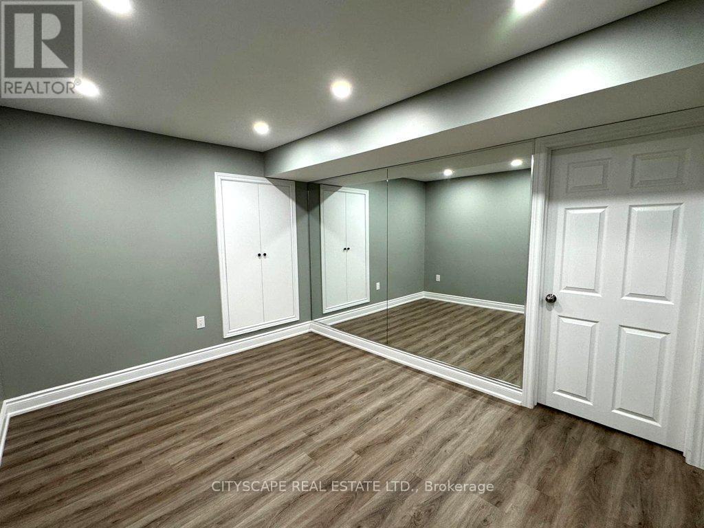2449 Auckland Drive, Burlington, ON - Indoor Photo Showing Other Room