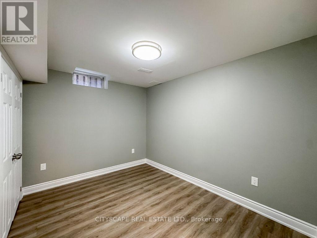 2449 Auckland Drive, Burlington, ON - Indoor Photo Showing Other Room