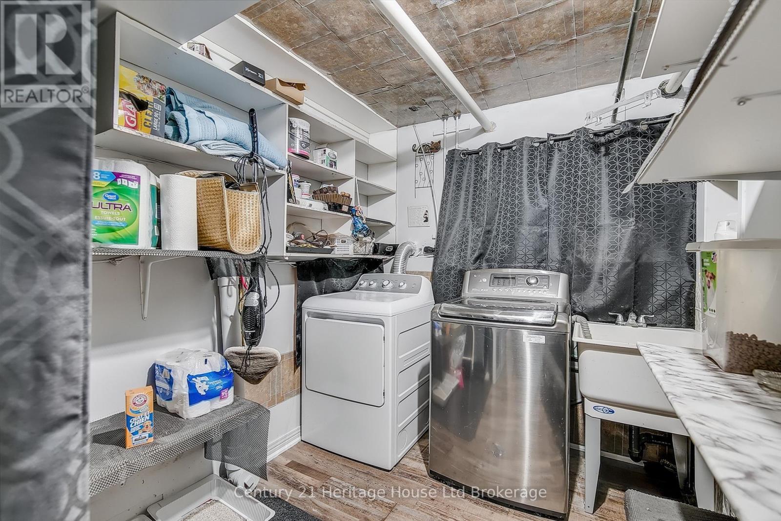 549 Lansdowne Avenue, Woodstock (Woodstock - North), ON - Indoor Photo Showing Laundry Room