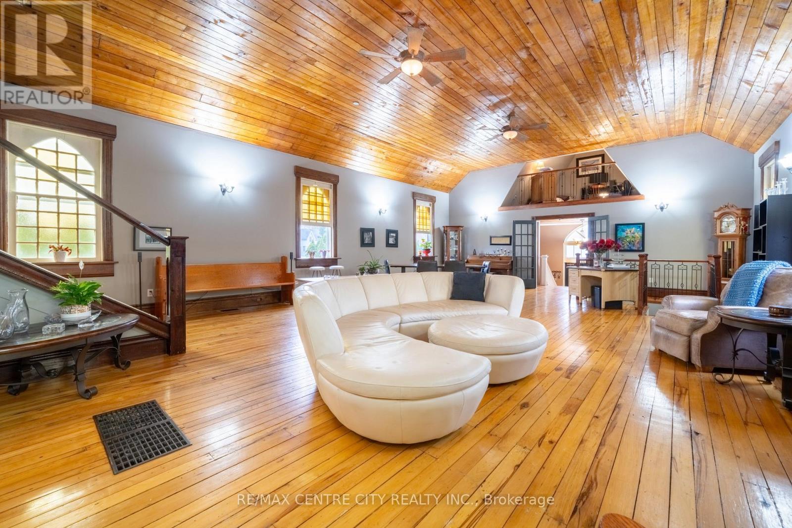 50 High Street W, Strathroy-Caradoc (Sw), ON - Indoor