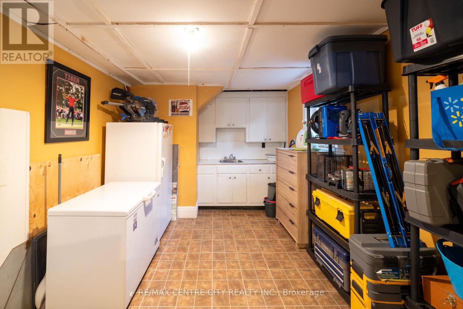 50 High Street W, Strathroy-Caradoc (Sw), ON - Indoor Photo Showing Laundry Room