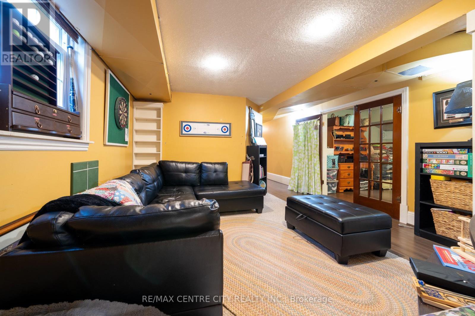 50 High Street W, Strathroy-Caradoc (Sw), ON - Indoor