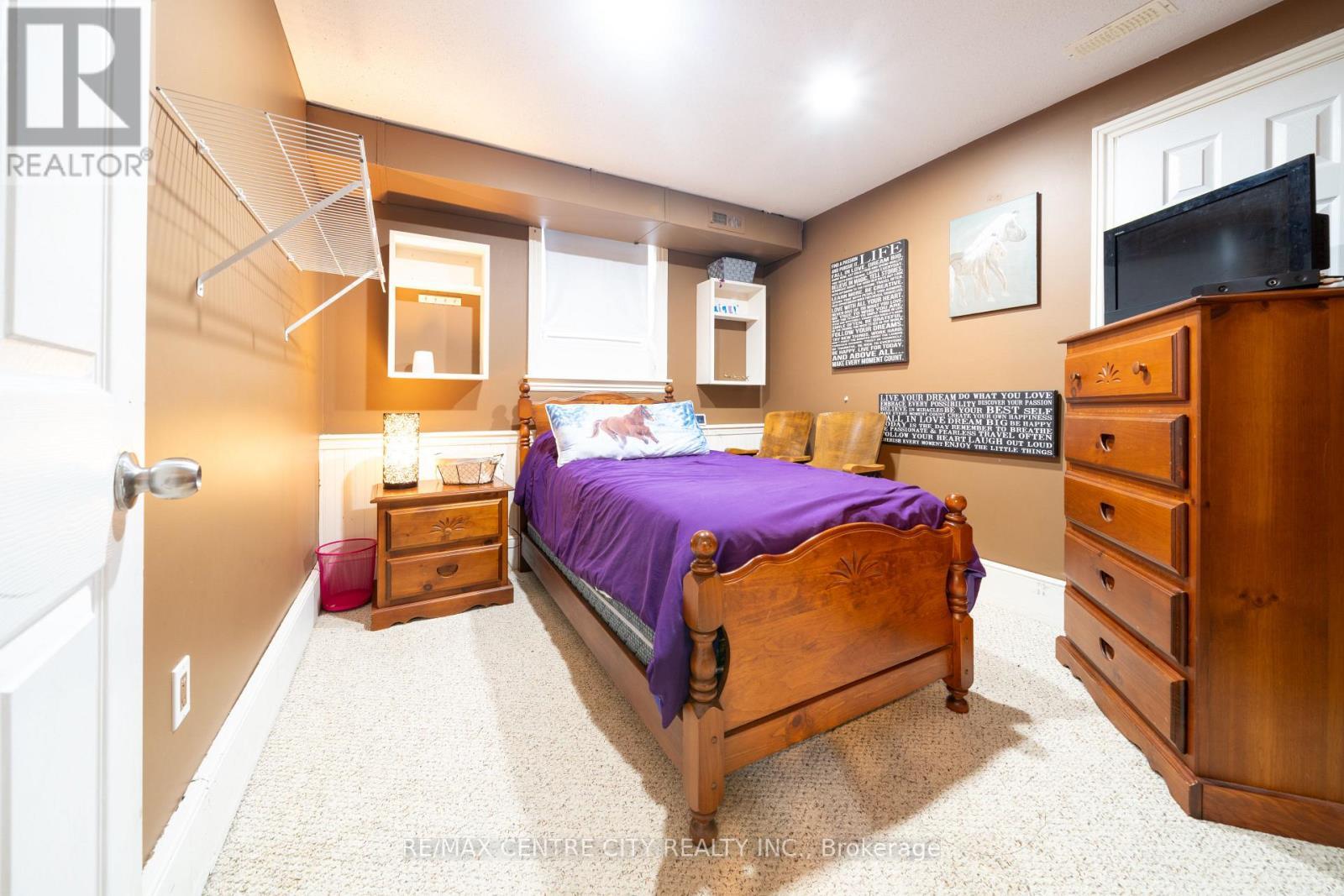 50 High Street W, Strathroy-Caradoc (Sw), ON - Indoor Photo Showing Bedroom