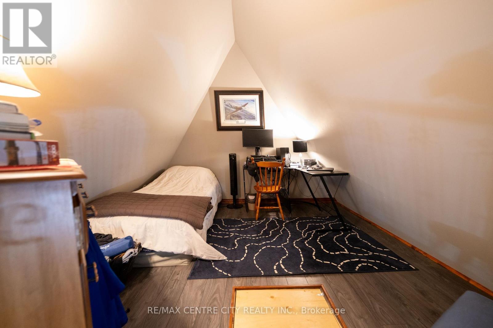 50 High Street W, Strathroy-Caradoc (Sw), ON - Indoor