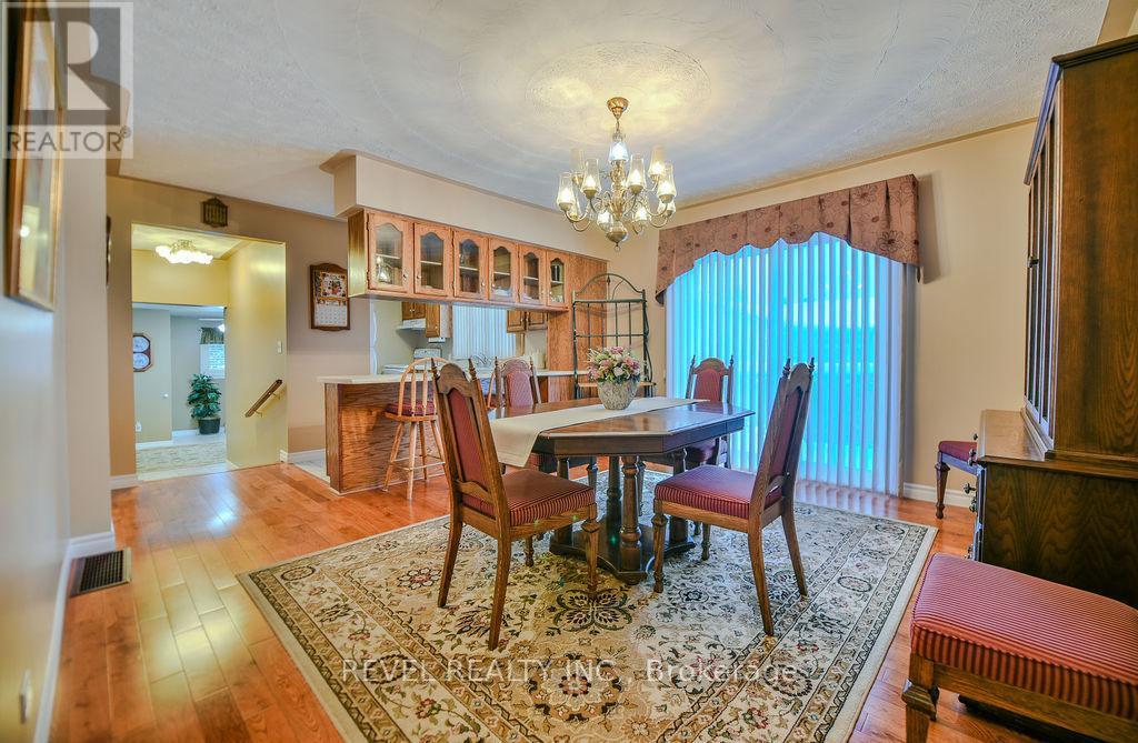 388 Ross Avenue E, Timmins (Tne - North), ON - Indoor Photo Showing Dining Room