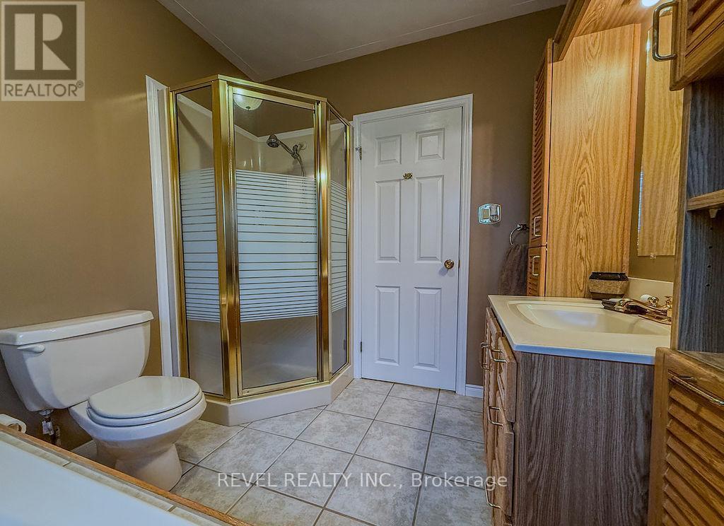 388 Ross Avenue E, Timmins (Tne - North), ON - Indoor Photo Showing Bathroom