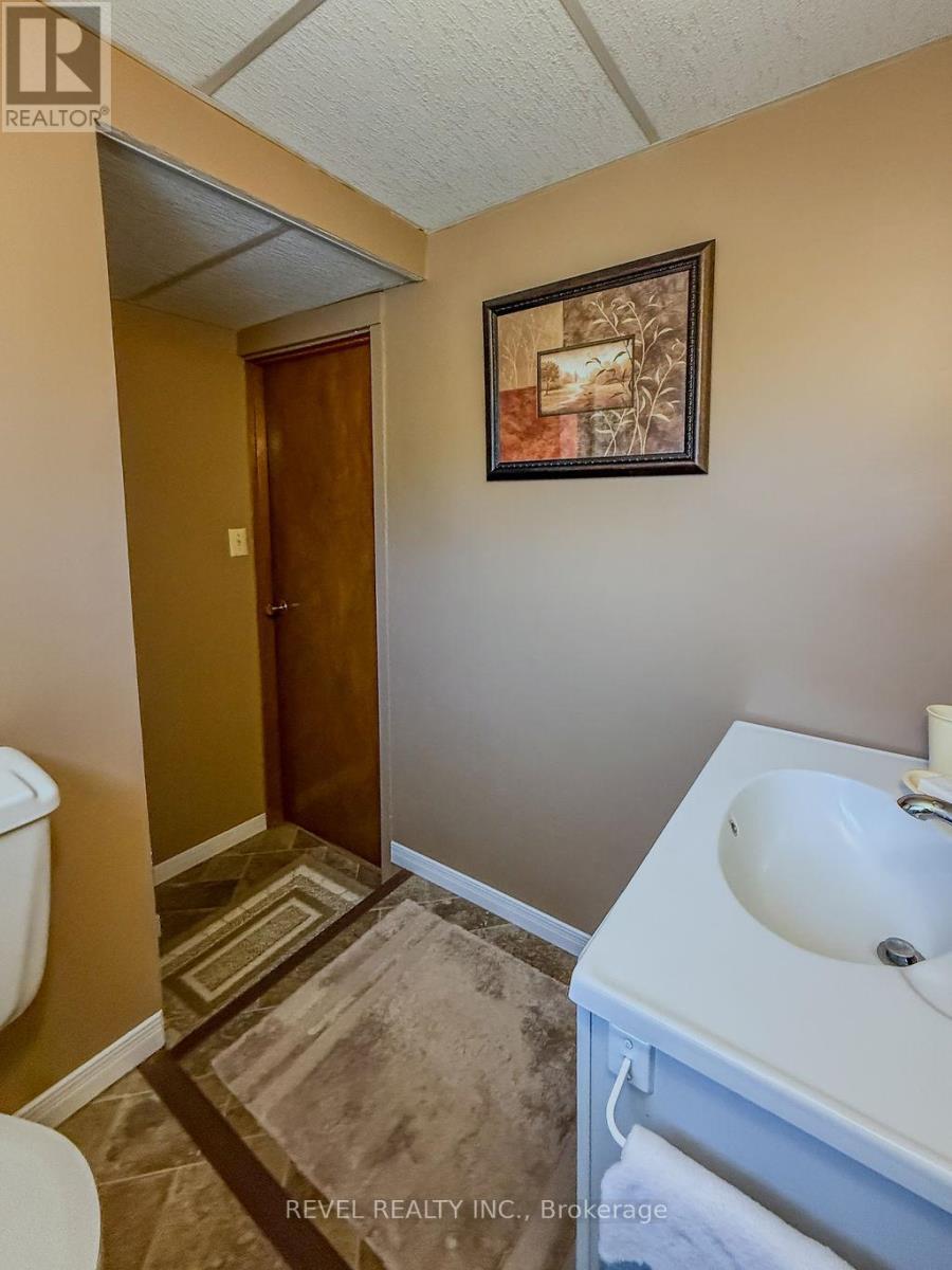 388 Ross Avenue E, Timmins (Tne - North), ON - Indoor Photo Showing Bathroom