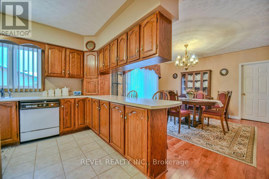 388 Ross Avenue E, Timmins (Tne - North), ON - Indoor Photo Showing Kitchen