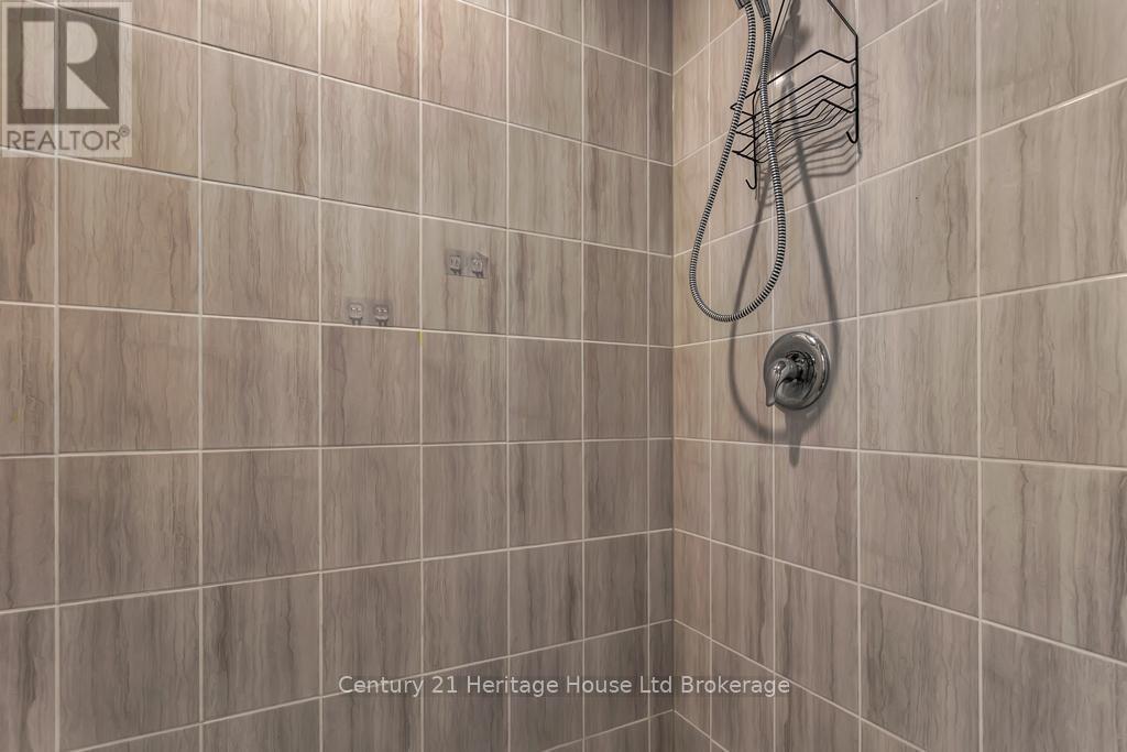 30 Seaton Crescent, Tillsonburg, ON - Indoor Photo Showing Bathroom