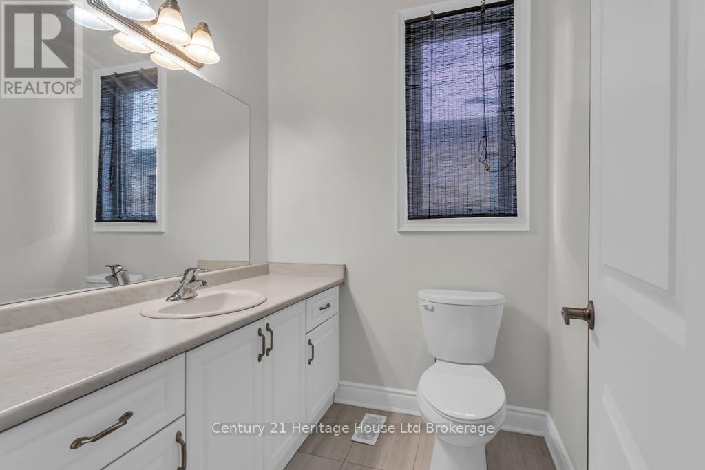 30 Seaton Crescent, Tillsonburg, ON - Indoor Photo Showing Bathroom