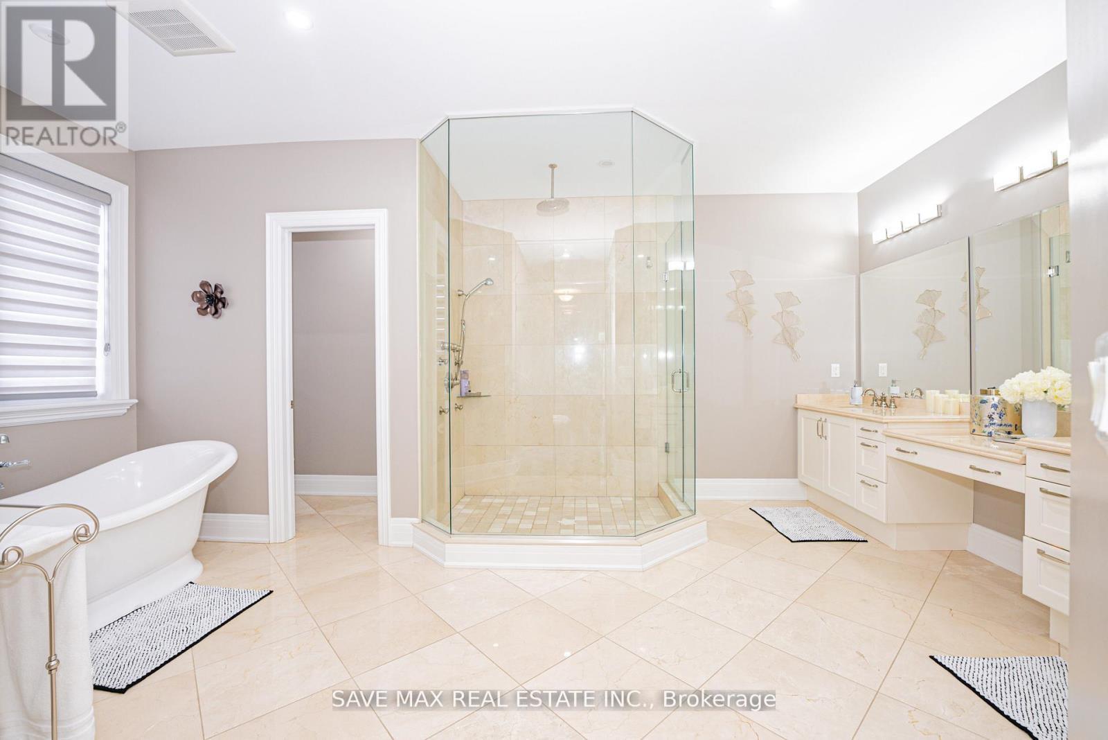 95 Sarracini Crescent, Vaughan, ON - Indoor Photo Showing Bathroom