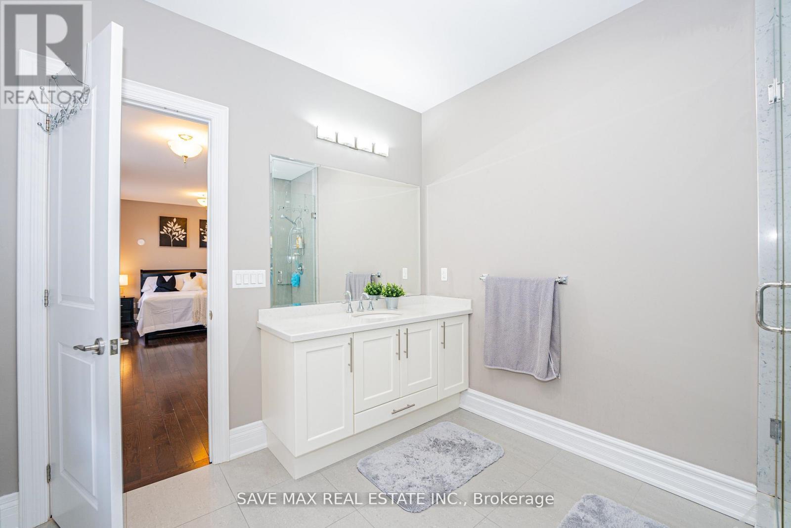 95 Sarracini Crescent, Vaughan, ON - Indoor Photo Showing Bathroom