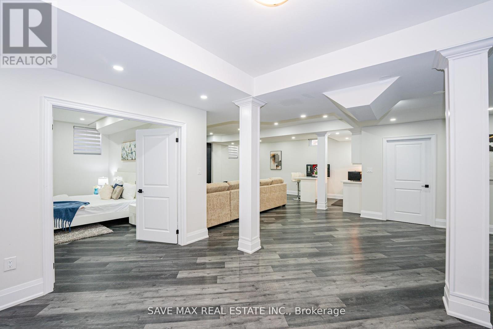 95 Sarracini Crescent, Vaughan, ON - Indoor Photo Showing Other Room