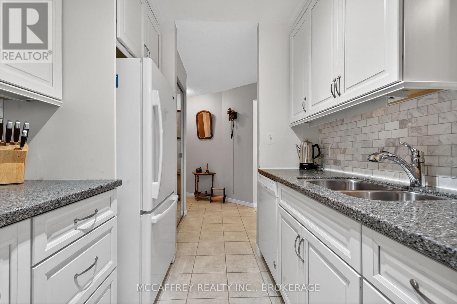 103 - 11 Centre Street S, Greater Napanee (Greater Napanee), ON - Indoor Photo Showing Kitchen With Double Sink