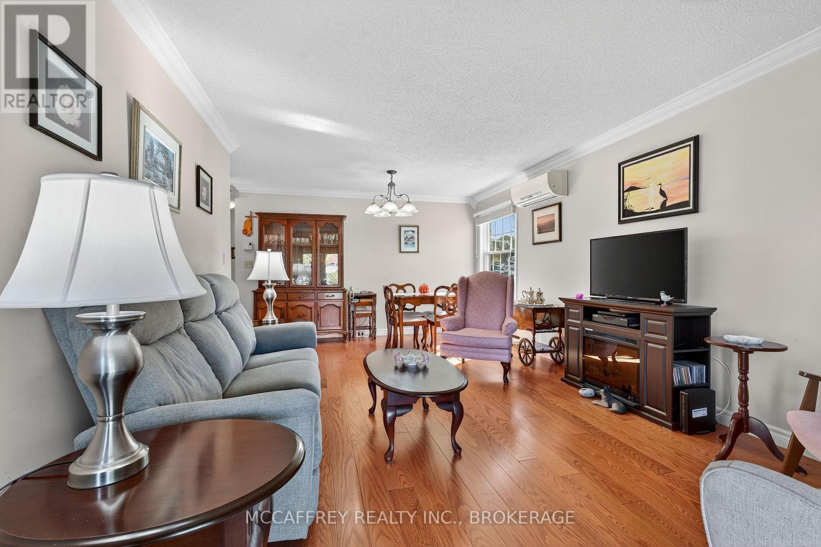 103 - 11 Centre Street S, Greater Napanee (Greater Napanee), ON - Indoor Photo Showing Living Room