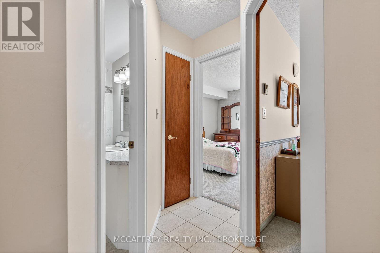 103 - 11 Centre Street S, Greater Napanee (Greater Napanee), ON - Indoor Photo Showing Other Room