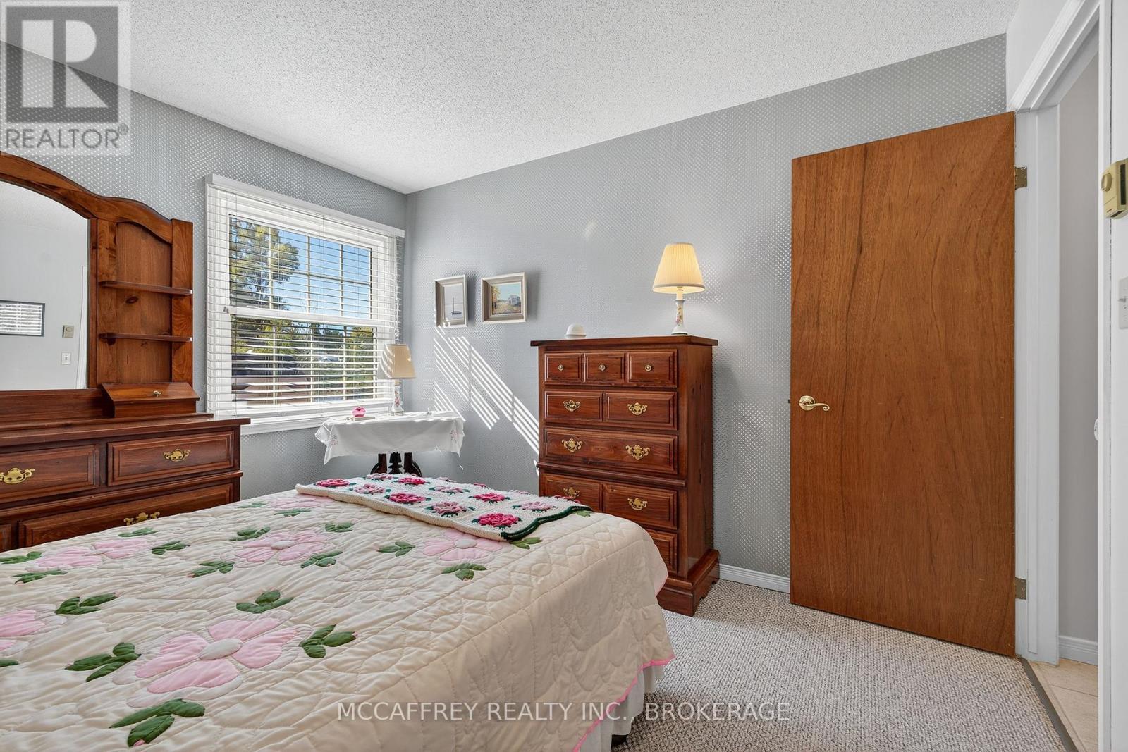 103 - 11 Centre Street S, Greater Napanee (Greater Napanee), ON - Indoor Photo Showing Bedroom