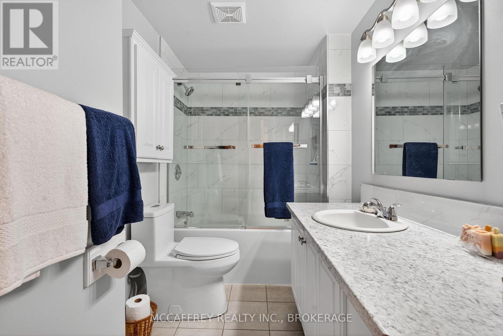 103 - 11 Centre Street S, Greater Napanee (Greater Napanee), ON - Indoor Photo Showing Bathroom
