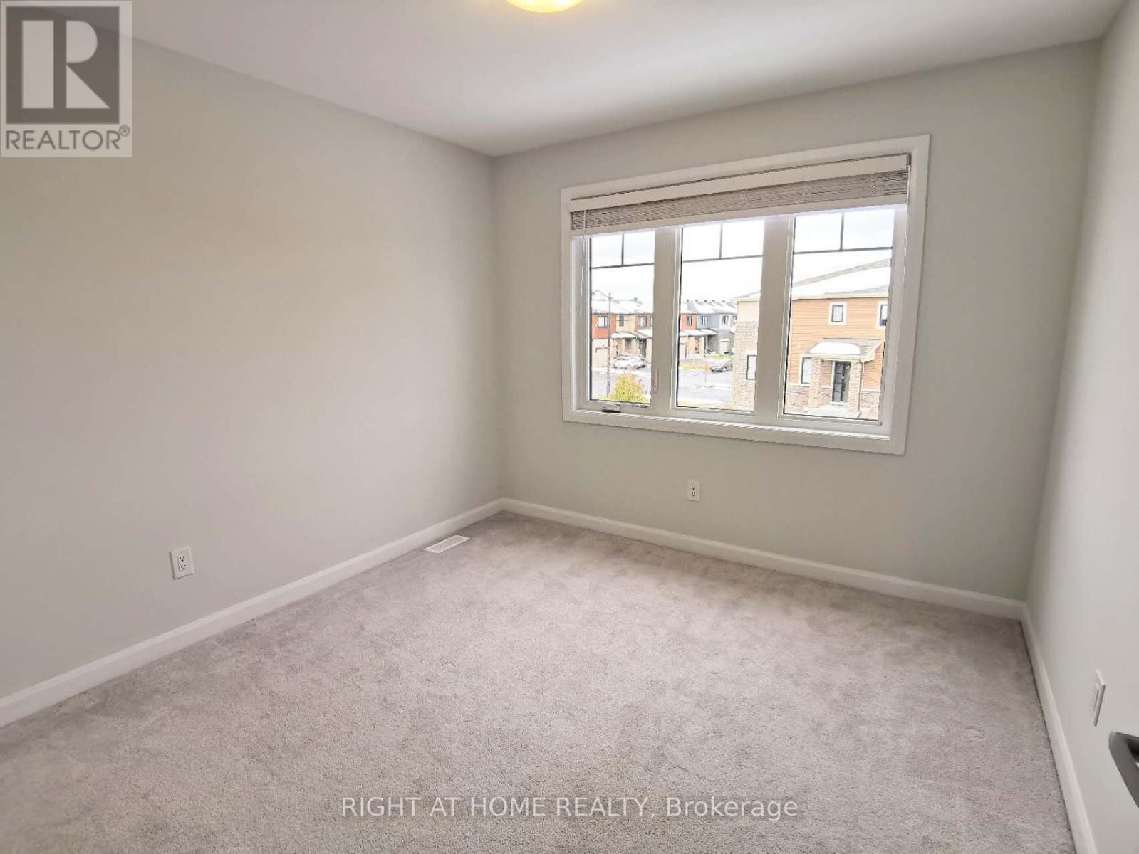 90 Natare Place E, Ottawa, ON - Indoor Photo Showing Other Room