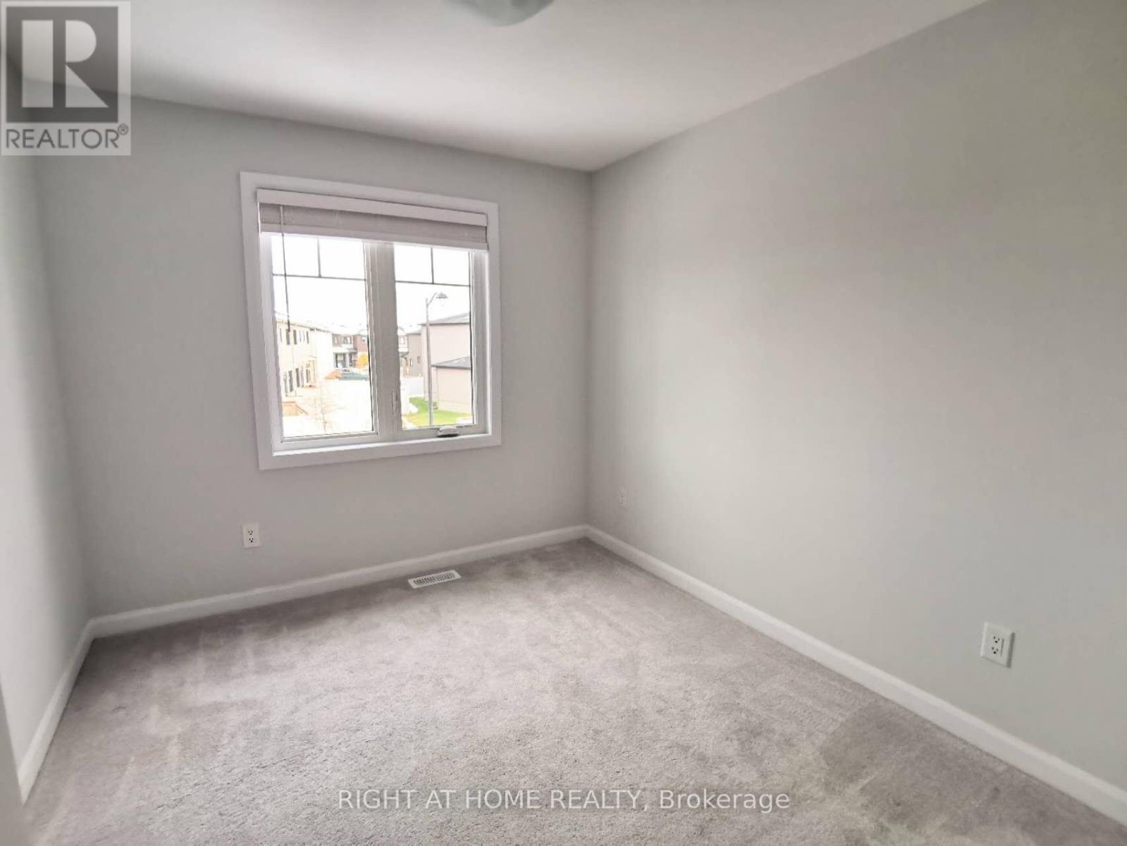 90 Natare Place E, Ottawa, ON - Indoor Photo Showing Other Room