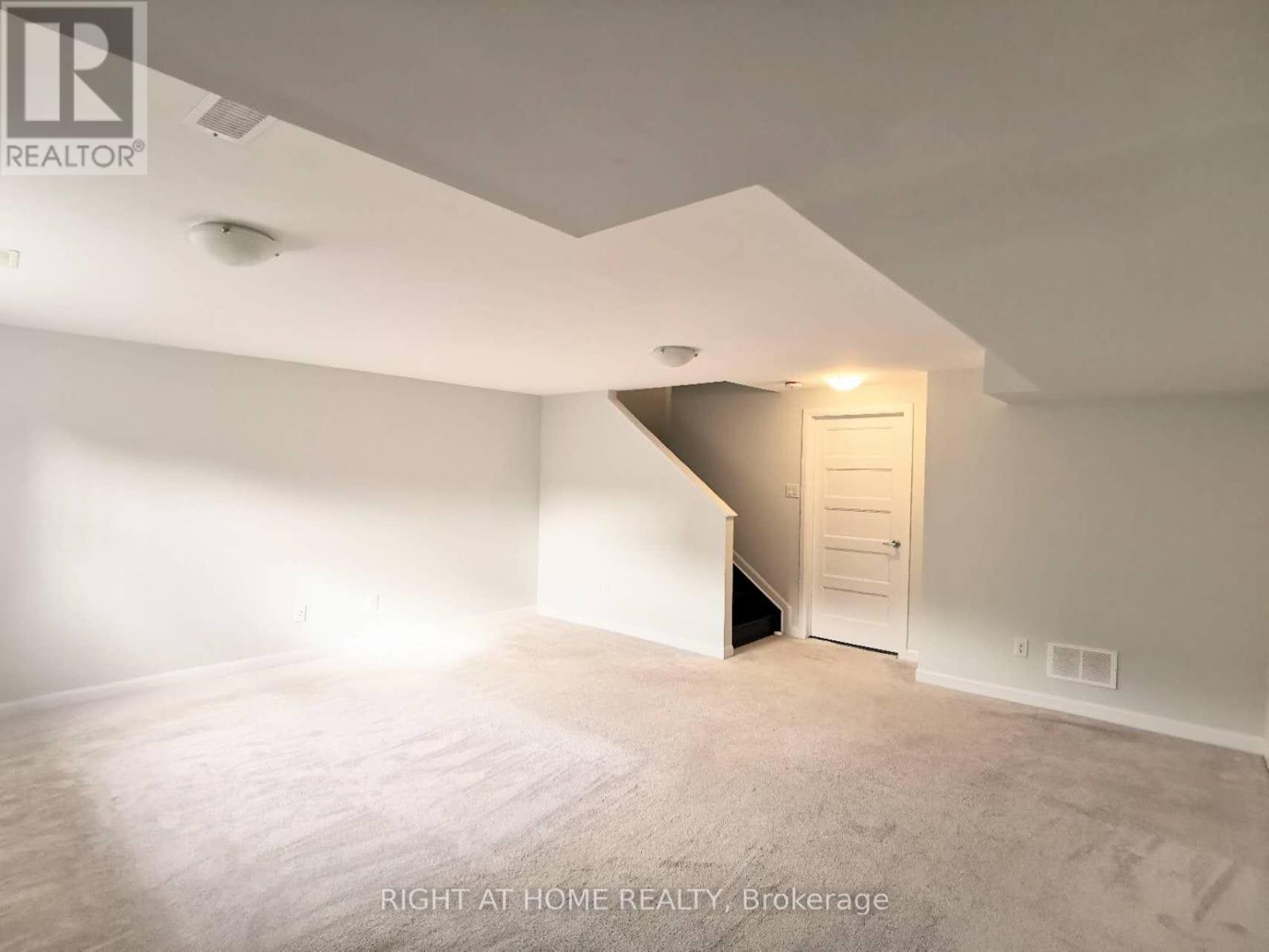 90 Natare Place E, Ottawa, ON - Indoor Photo Showing Other Room