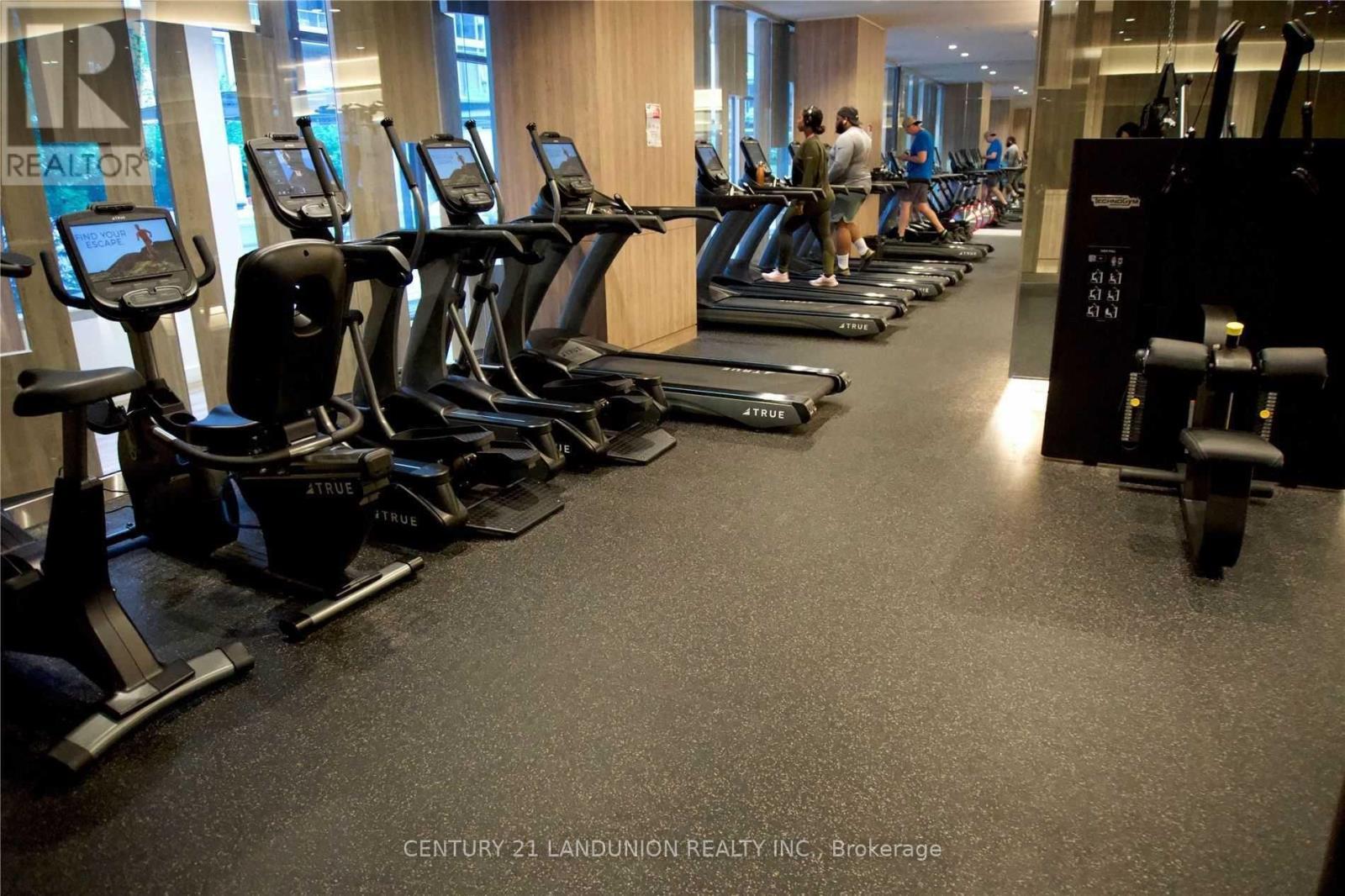 1718 - 27 Bathurst Street W, Toronto, ON - Indoor Photo Showing Gym Room