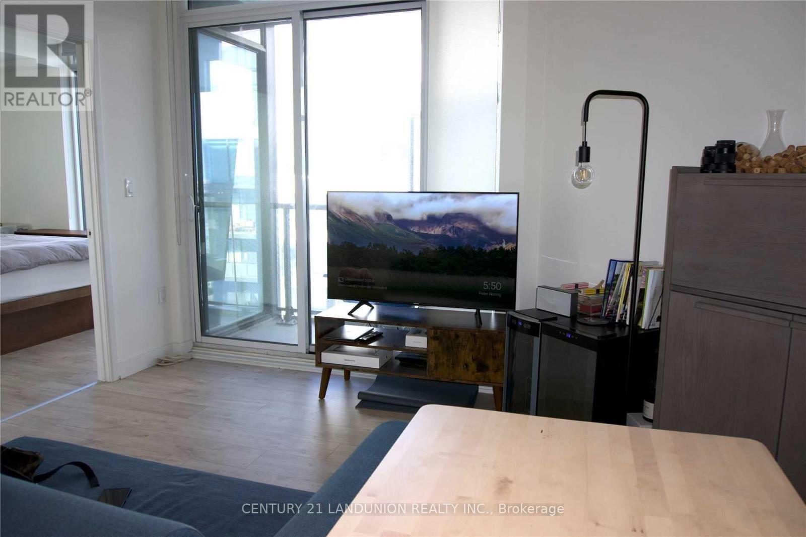 1718 - 27 Bathurst Street W, Toronto, ON - Indoor