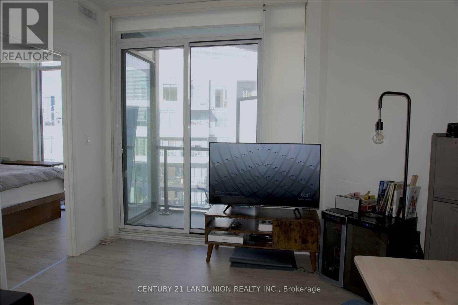 1718 - 27 Bathurst Street W, Toronto, ON - Indoor