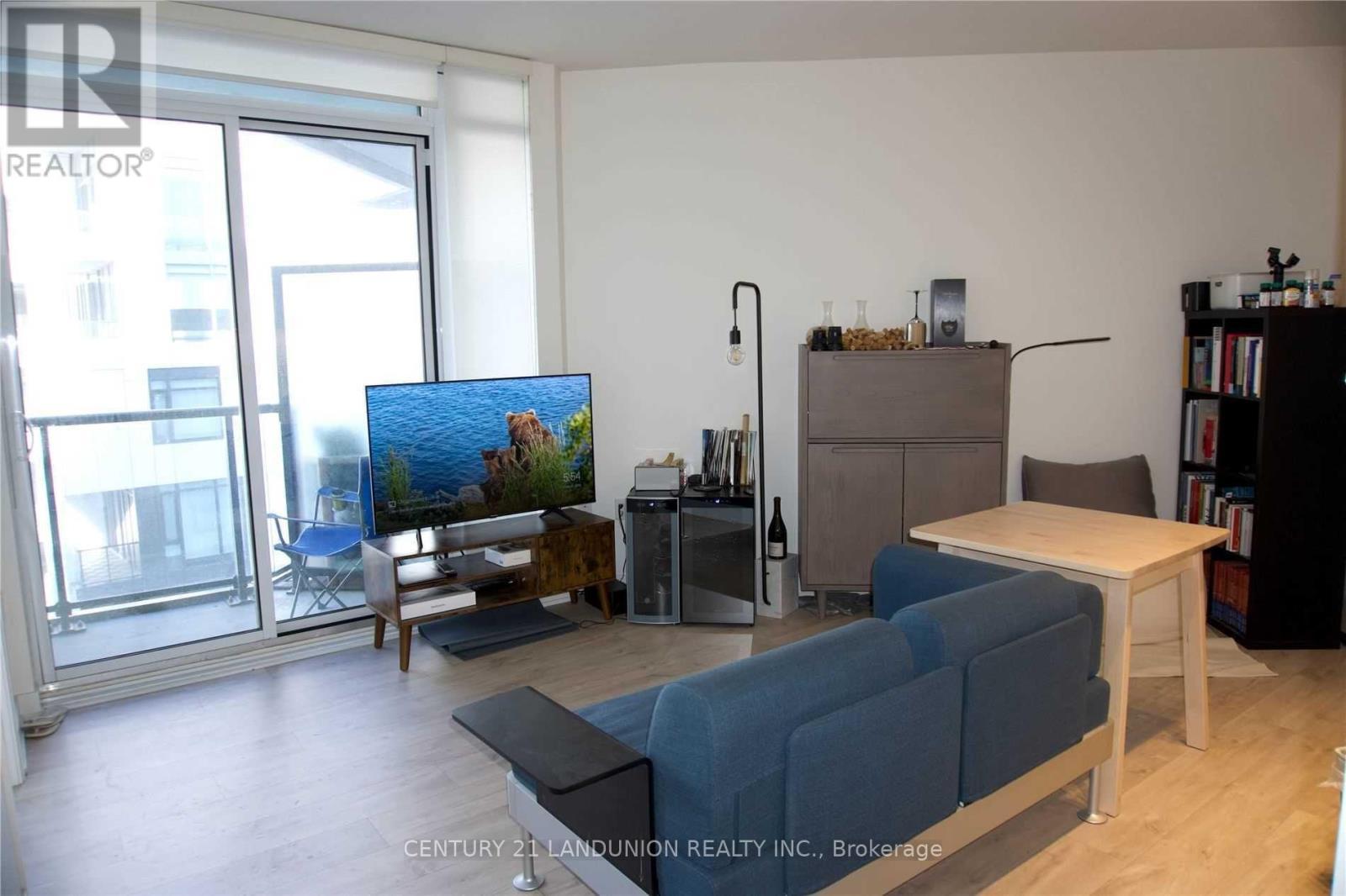 1718 - 27 Bathurst Street W, Toronto, ON - Indoor