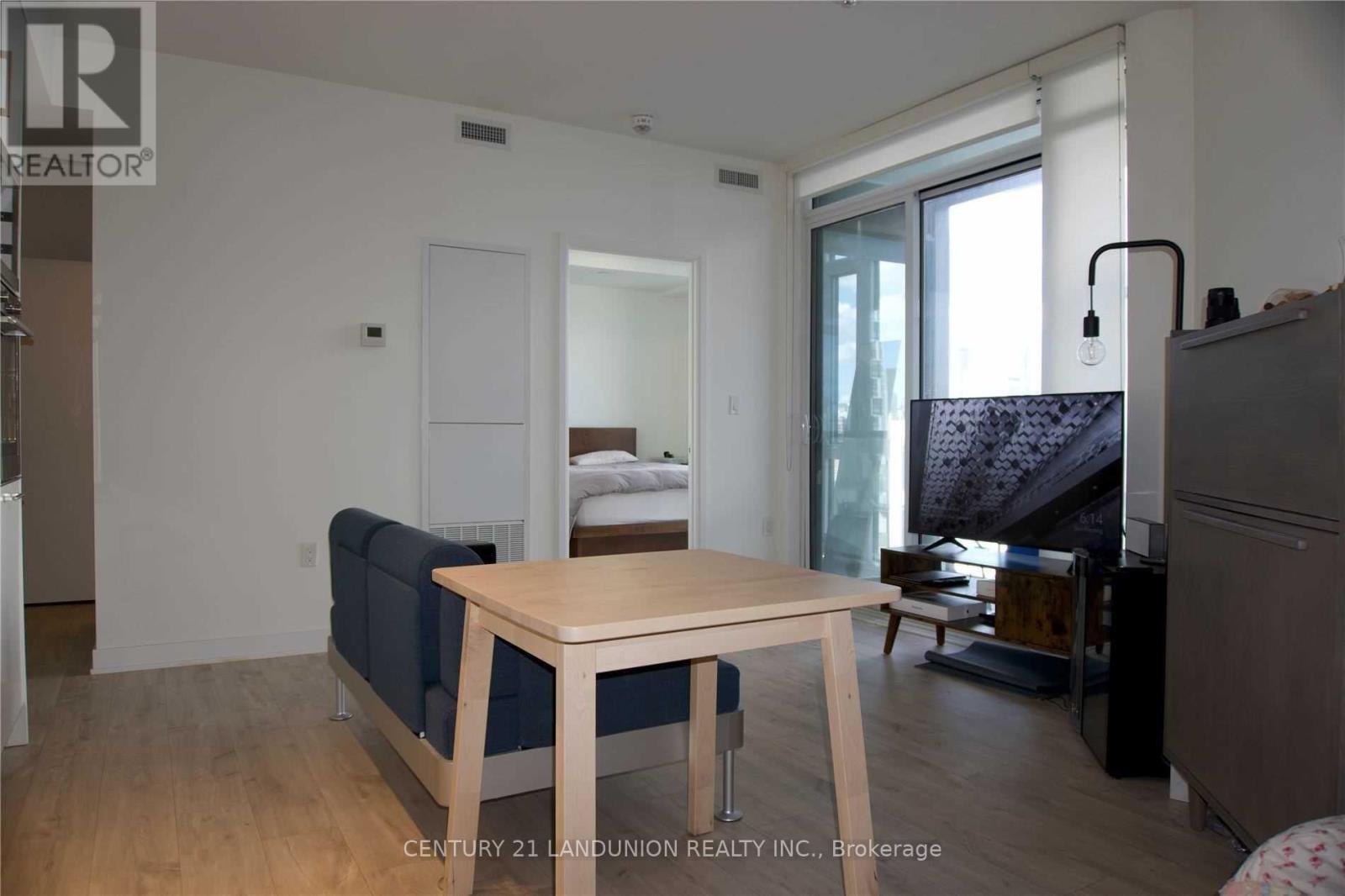 1718 - 27 Bathurst Street W, Toronto, ON - Indoor