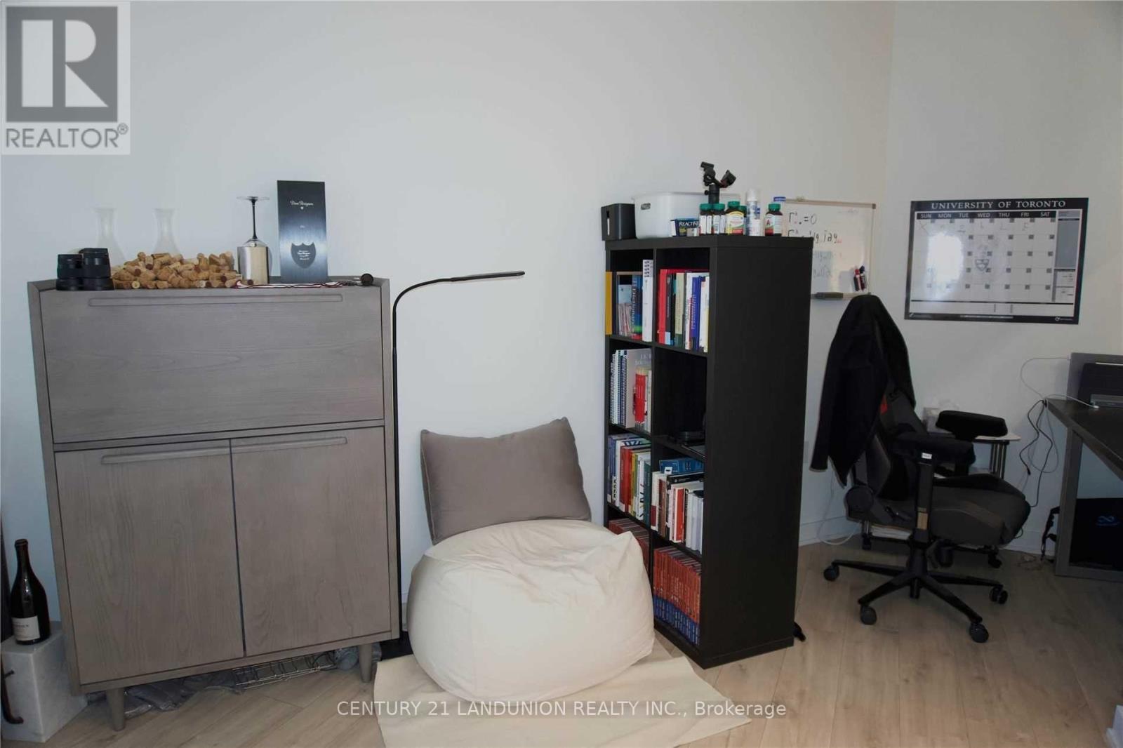 1718 - 27 Bathurst Street W, Toronto, ON - Indoor