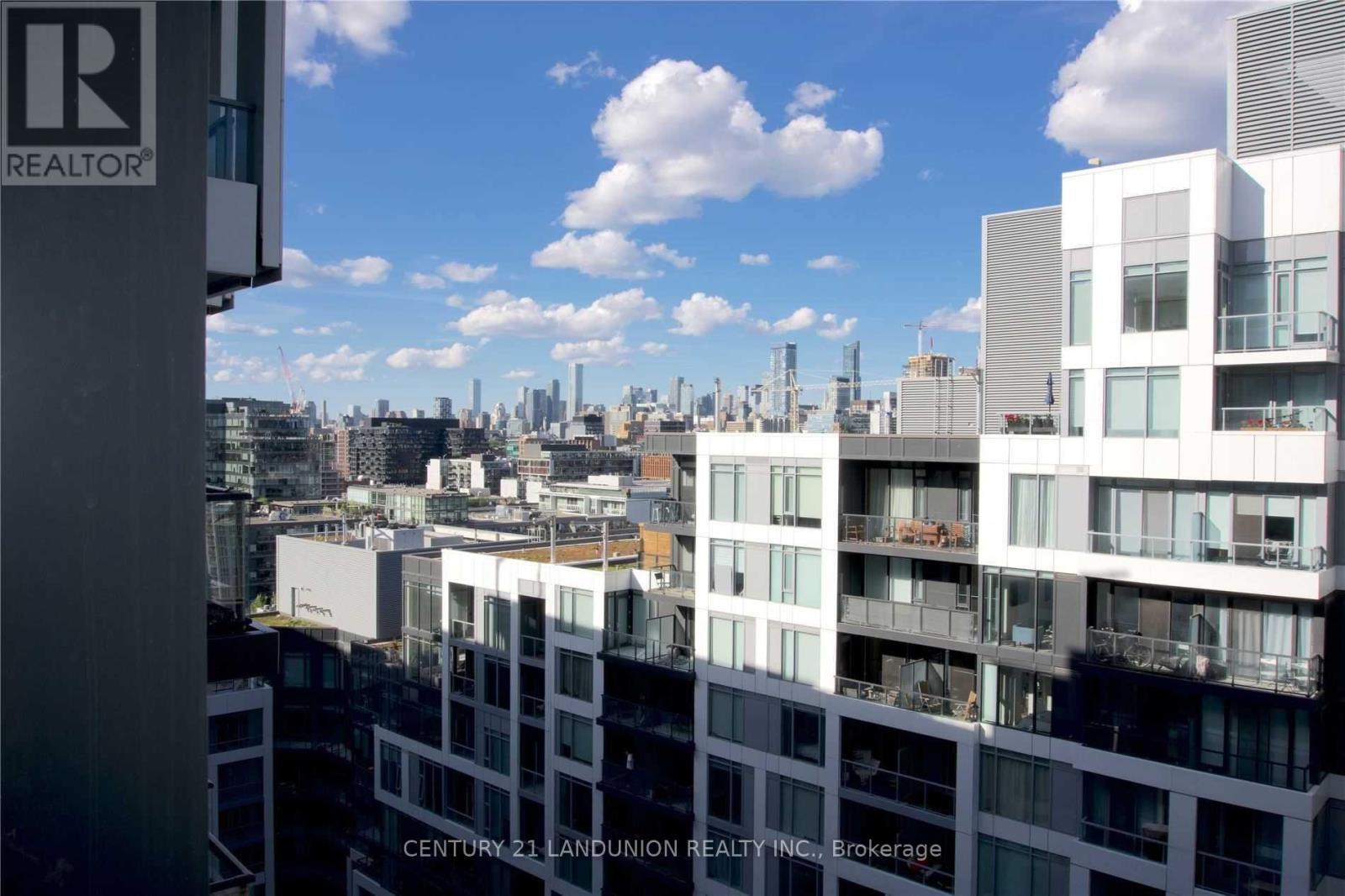 1718 - 27 Bathurst Street W, Toronto, ON - Outdoor