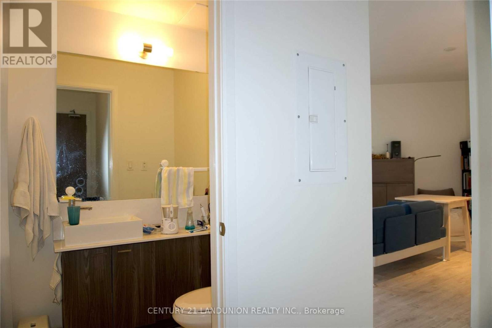 1718 - 27 Bathurst Street W, Toronto, ON - Indoor Photo Showing Bathroom