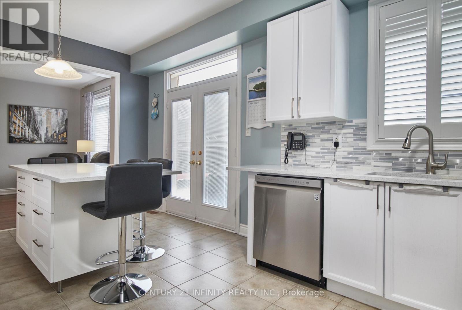 1599 Quail Run Drive, Oshawa (Taunton), ON - Indoor Photo Showing Kitchen With Upgraded Kitchen