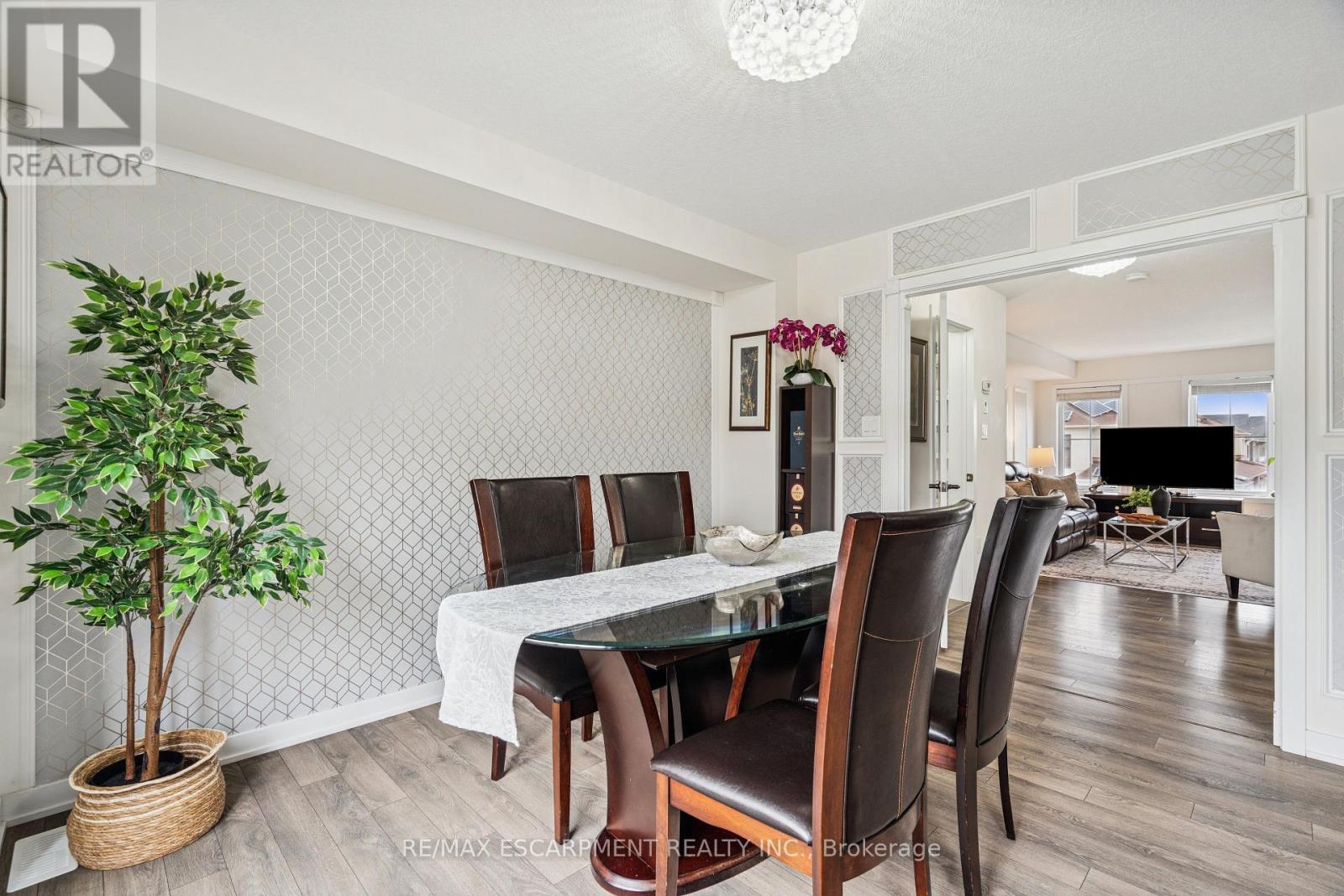 12 Crafter Crescent, Hamilton, ON - Indoor Photo Showing Dining Room