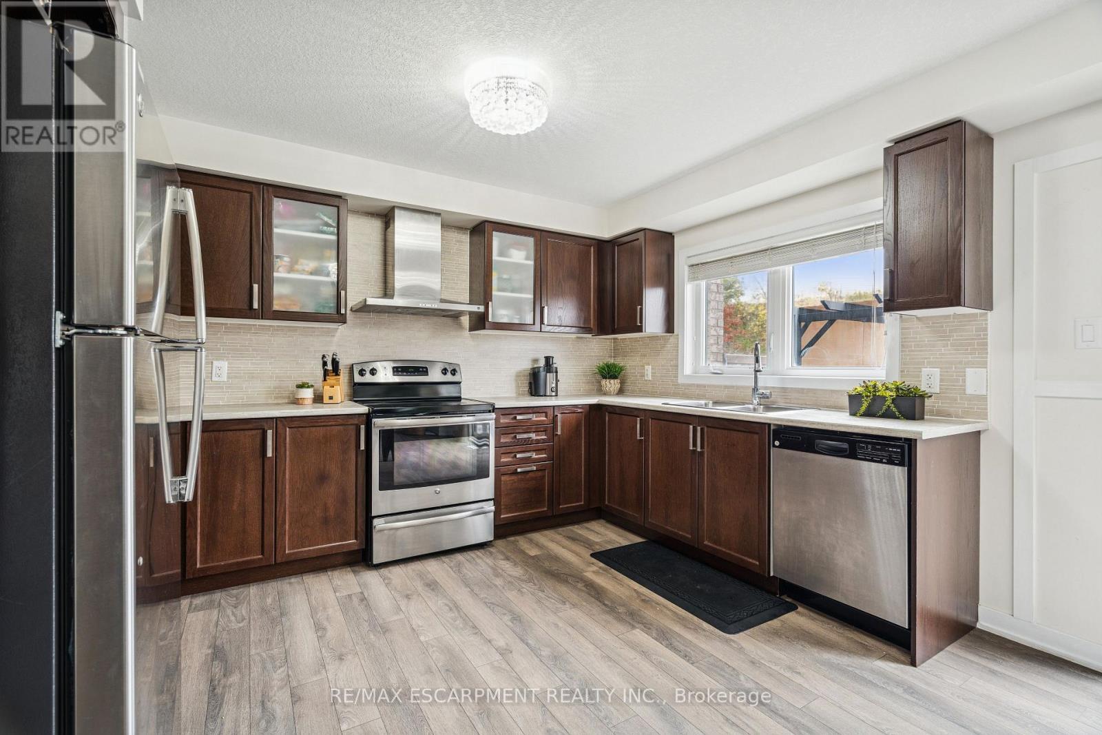 12 Crafter Crescent, Hamilton, ON - Indoor Photo Showing Kitchen With Double Sink
