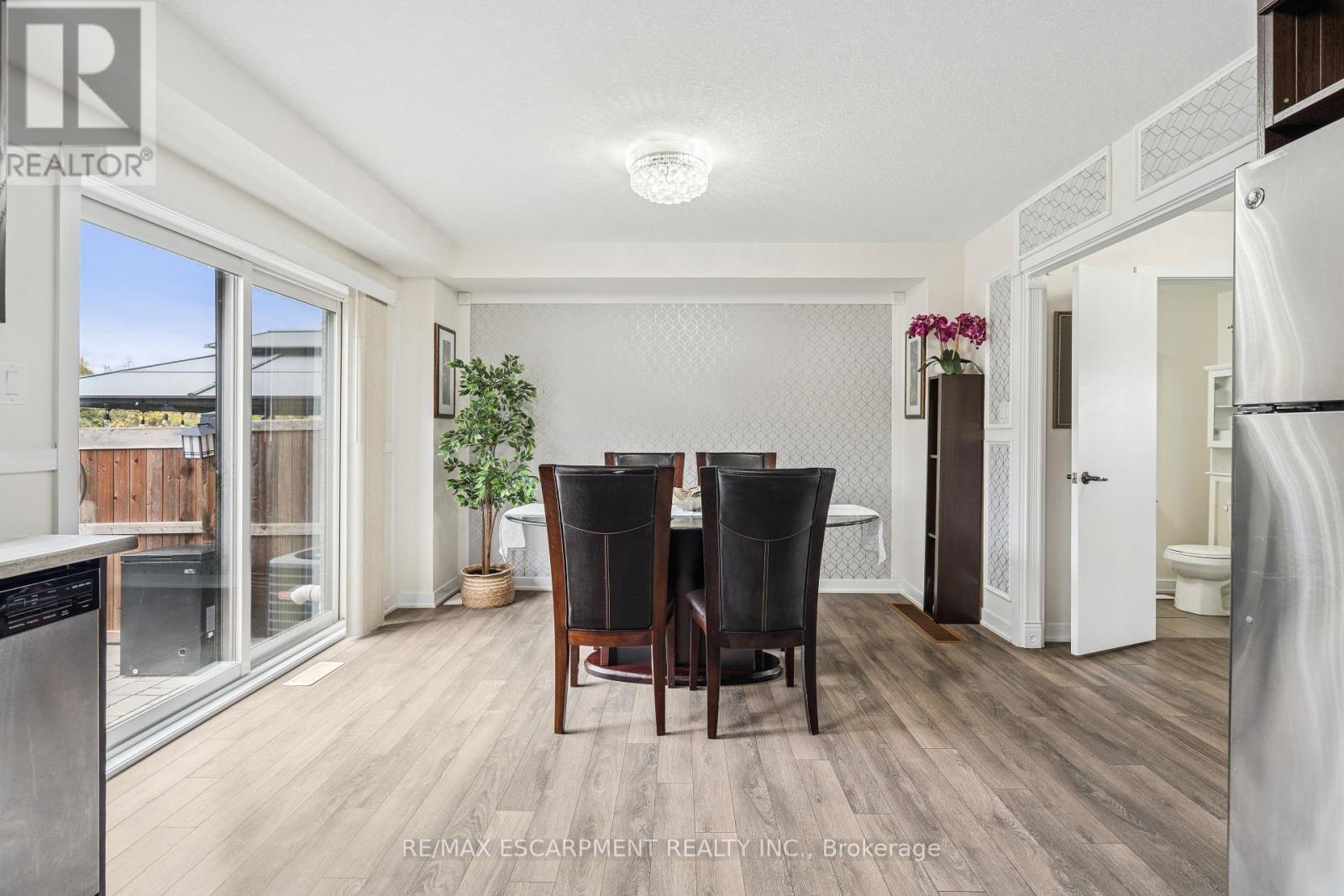 12 Crafter Crescent, Hamilton, ON - Indoor Photo Showing Other Room