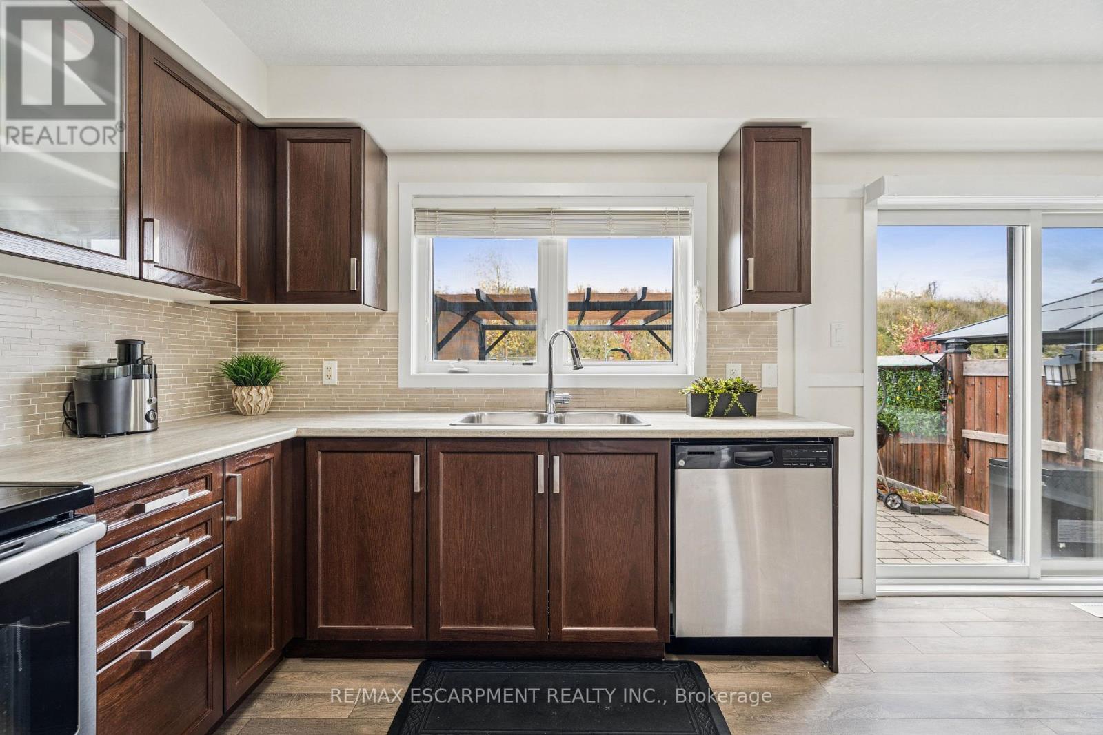 12 Crafter Crescent, Hamilton, ON - Indoor Photo Showing Kitchen With Double Sink