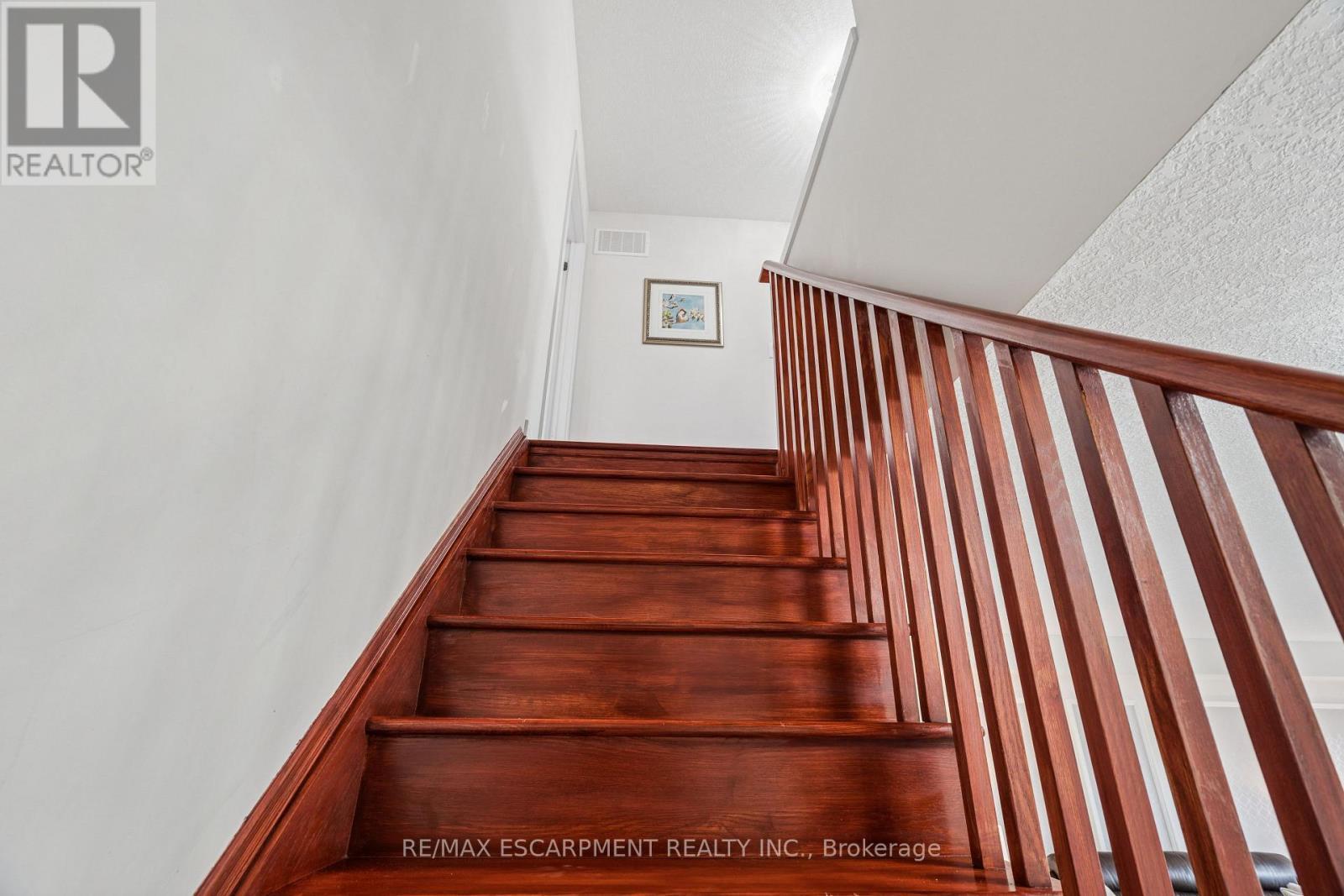 12 Crafter Crescent, Hamilton, ON - Indoor Photo Showing Other Room