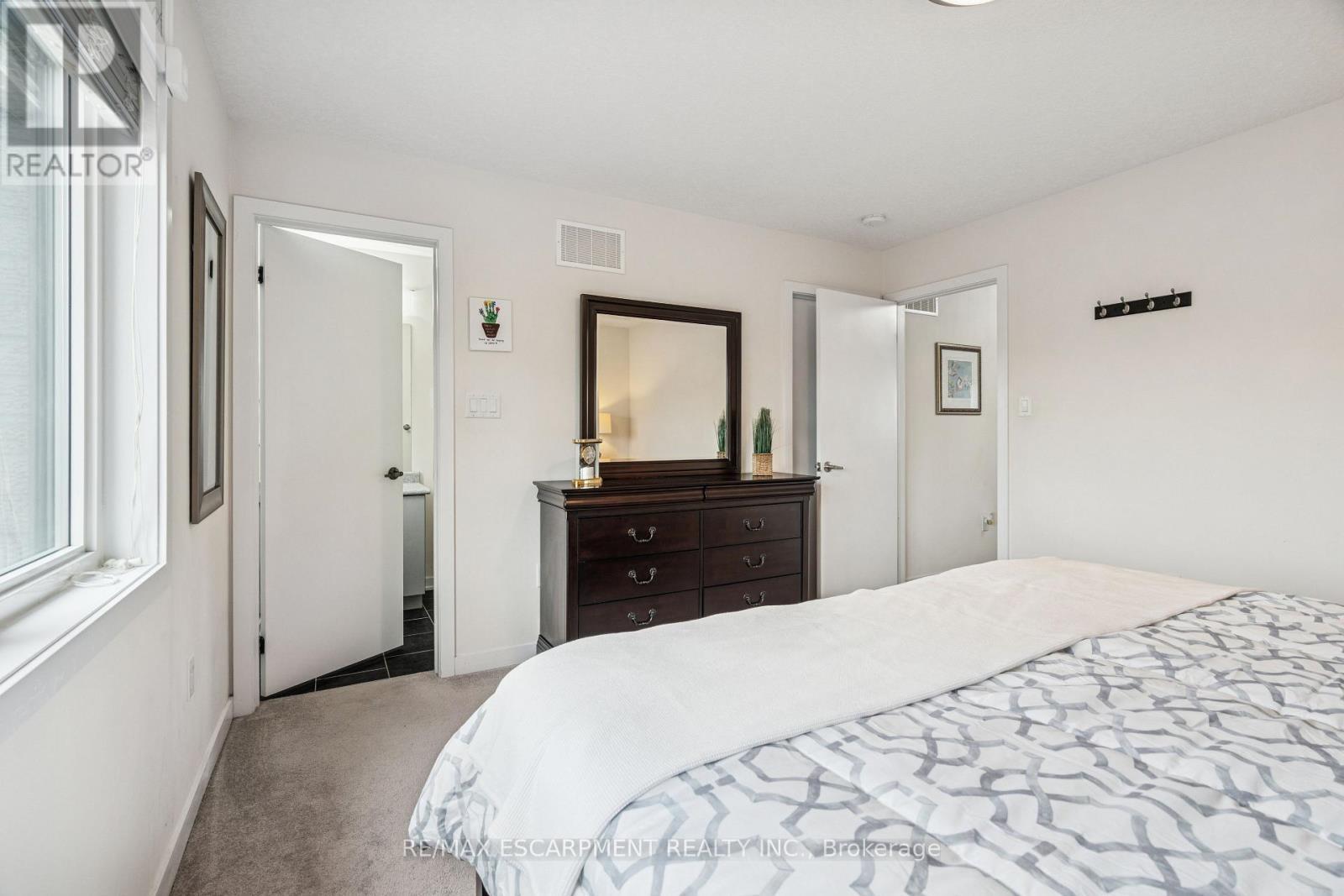 12 Crafter Crescent, Hamilton, ON - Indoor Photo Showing Bedroom